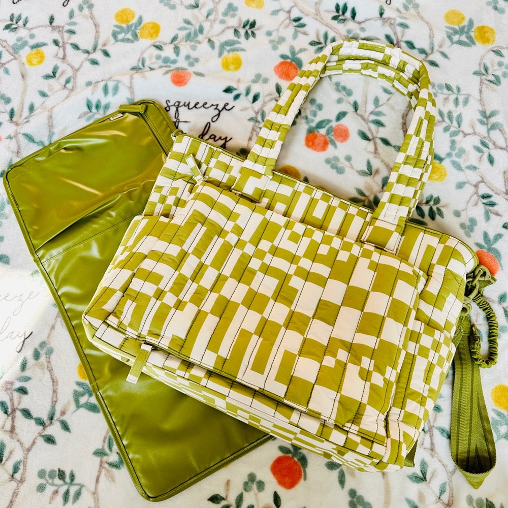 Beis x Elsa baby bag The Tote in Play Date - NWOT